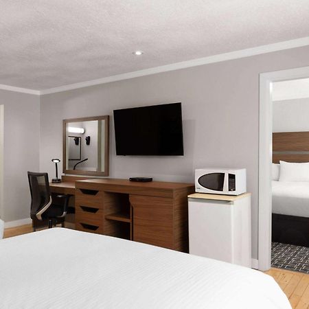 Baymont By Wyndham Edson Hotel Buitenkant foto