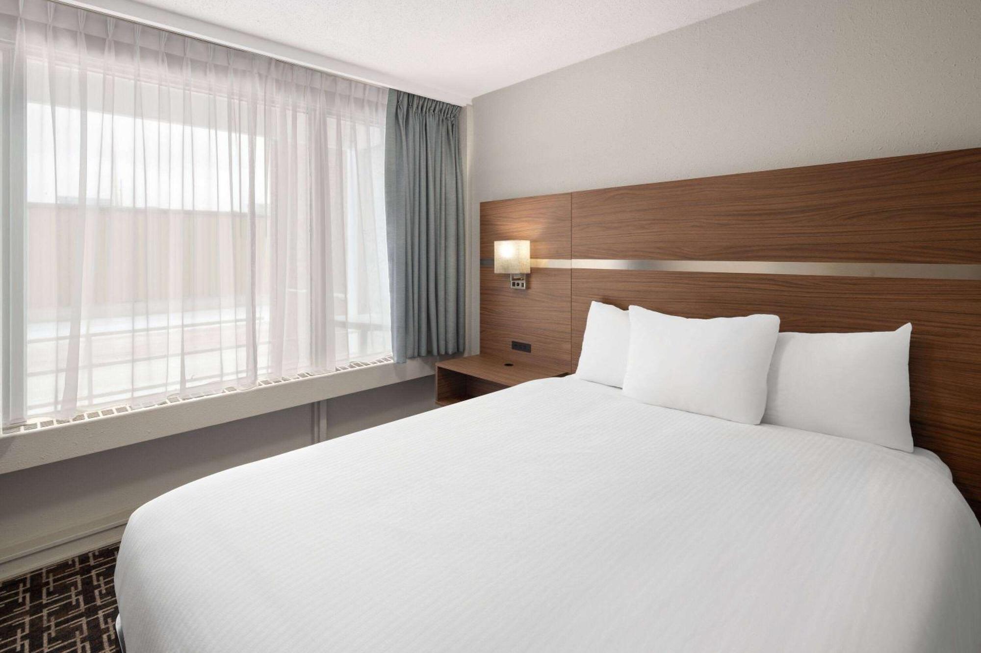 Baymont By Wyndham Edson Hotel Buitenkant foto