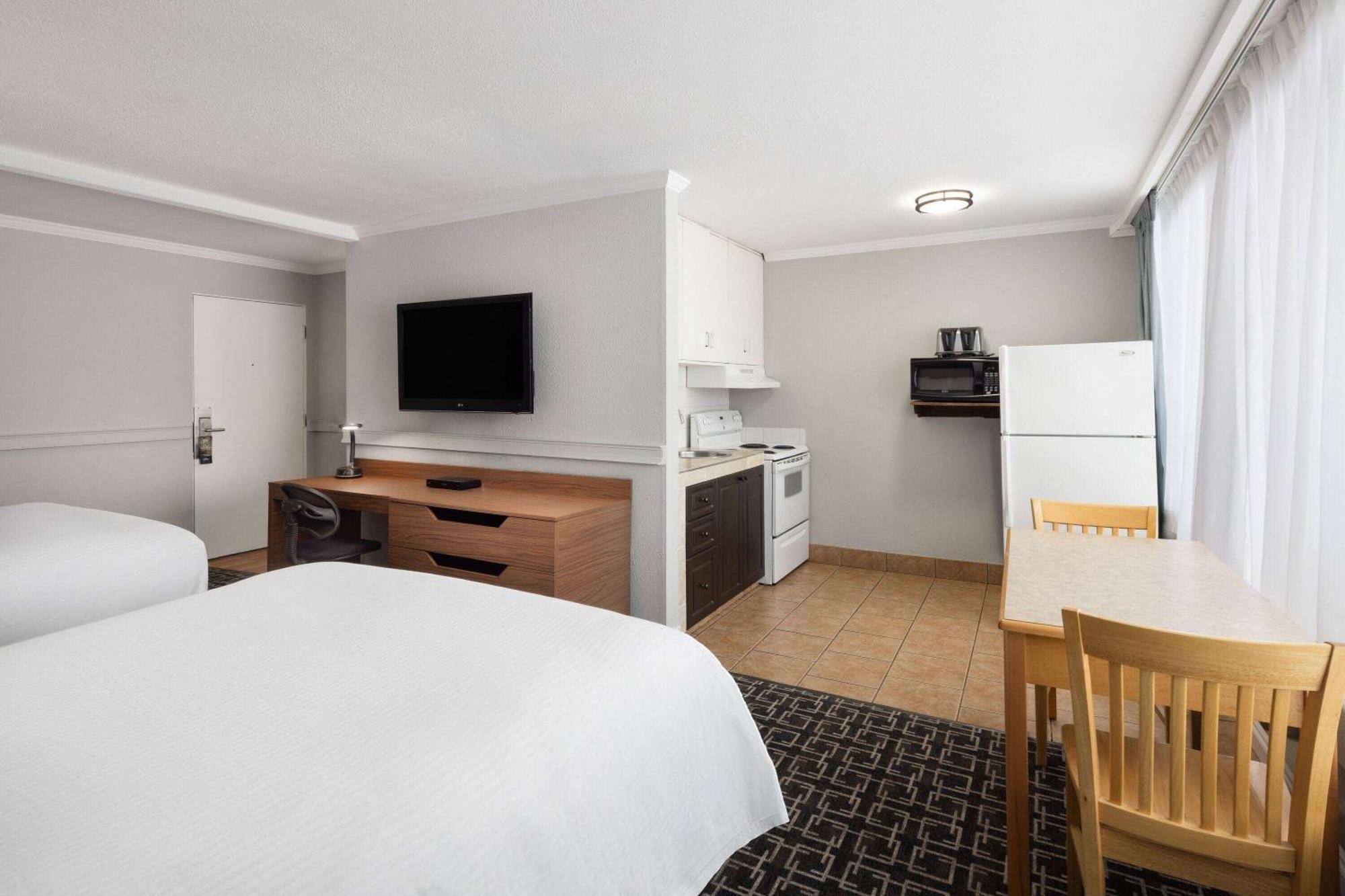 Baymont By Wyndham Edson Hotel Buitenkant foto