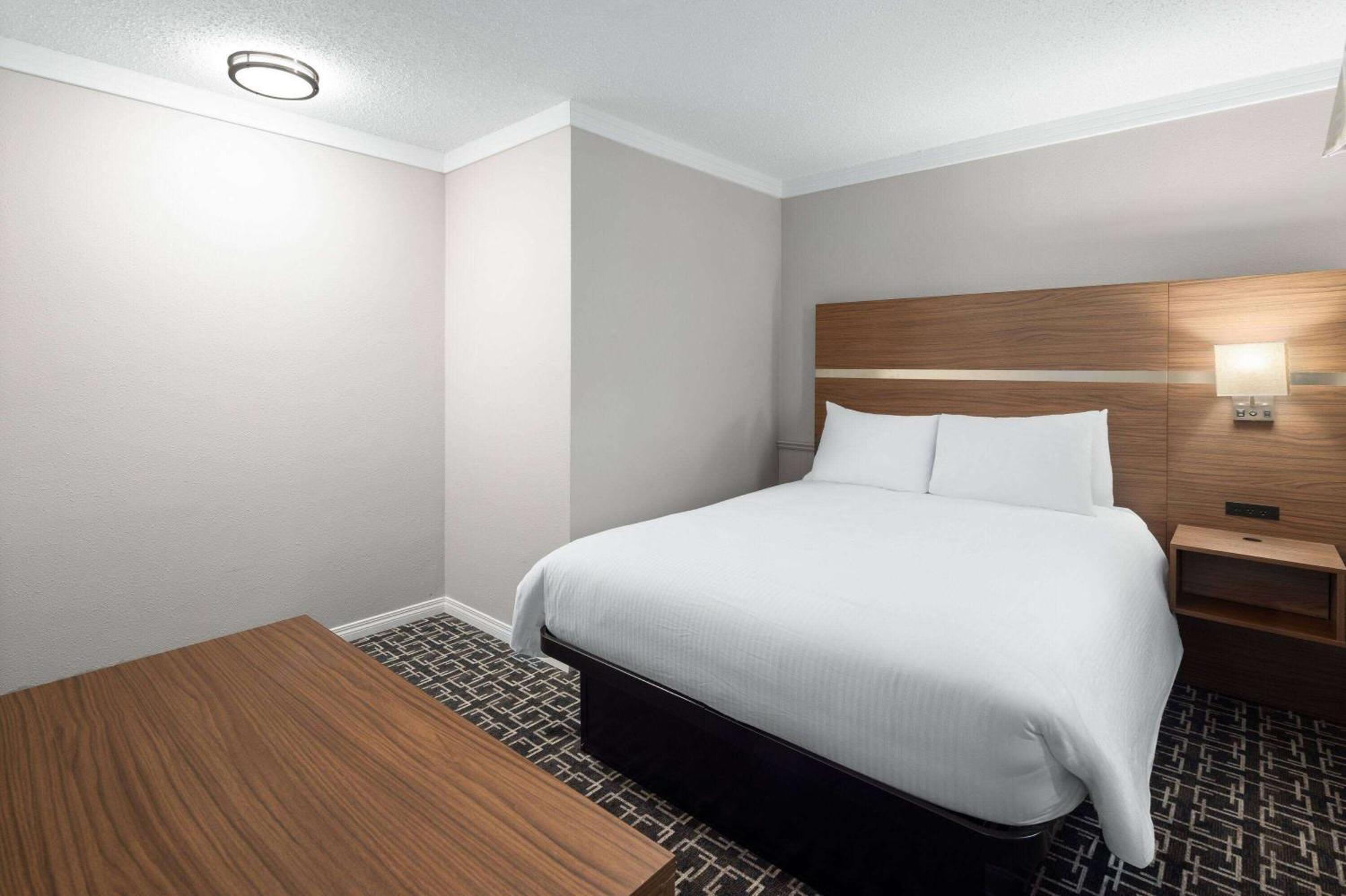 Baymont By Wyndham Edson Hotel Buitenkant foto