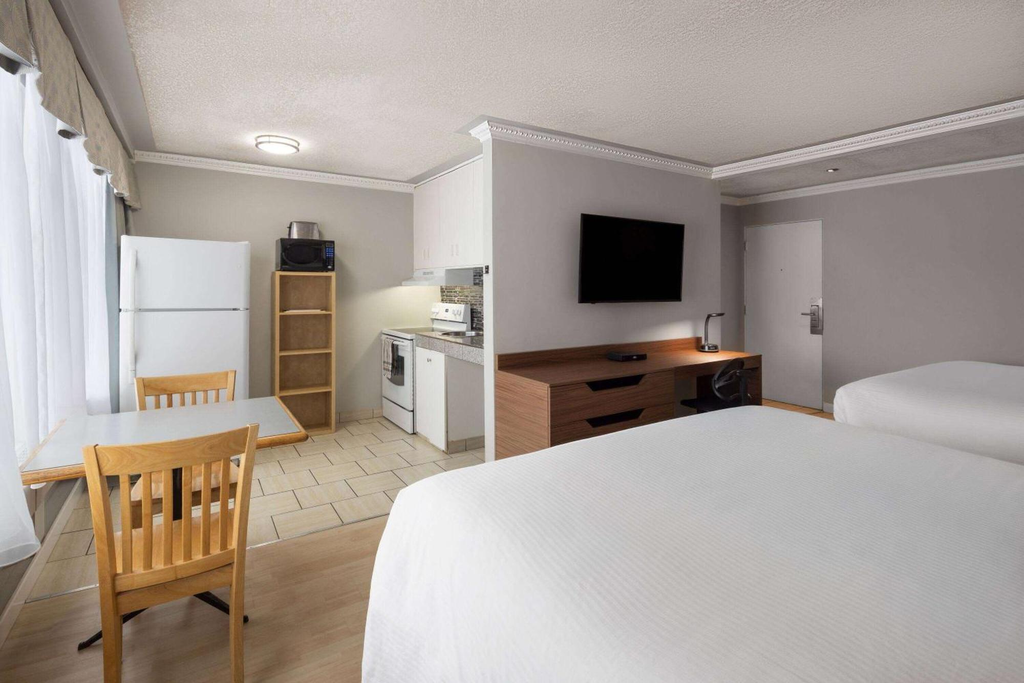 Baymont By Wyndham Edson Hotel Buitenkant foto